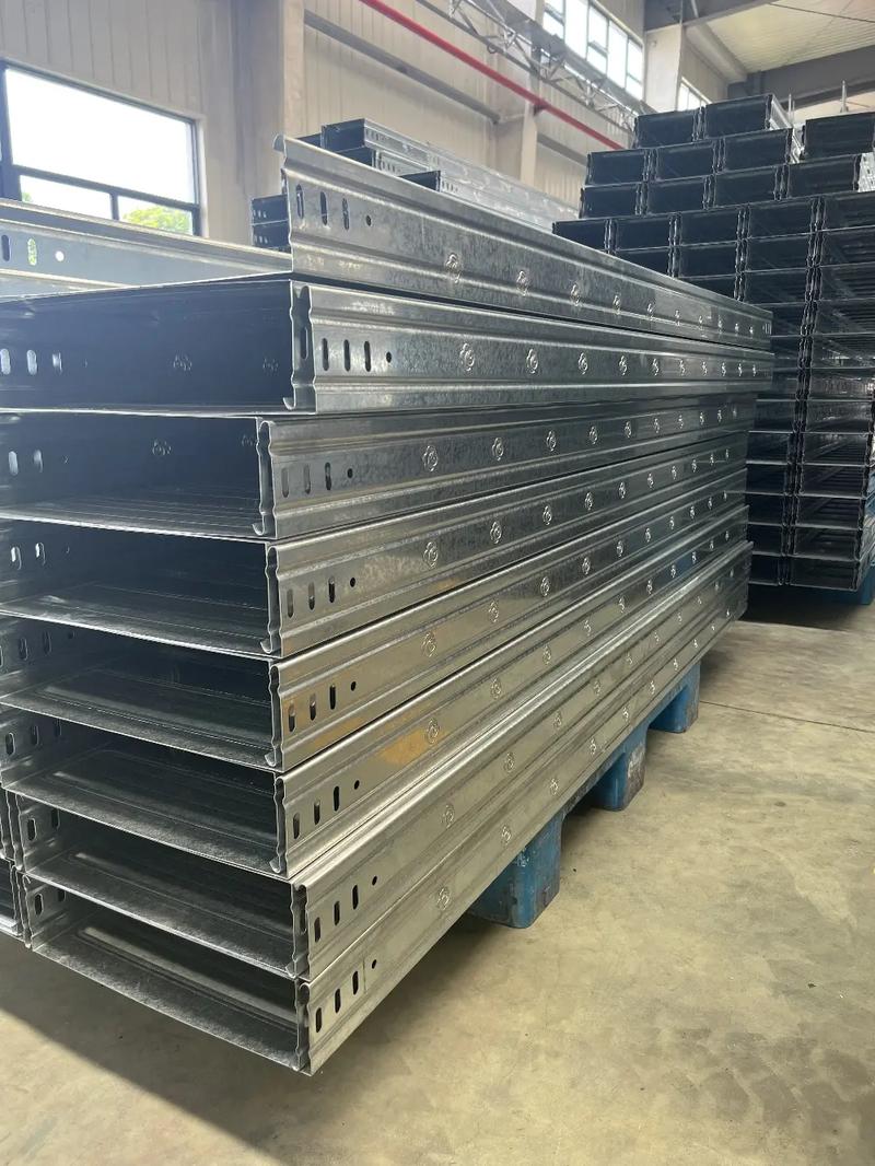 梯級式電纜橋架：工業布線的“散熱專家”與“靈活管家”